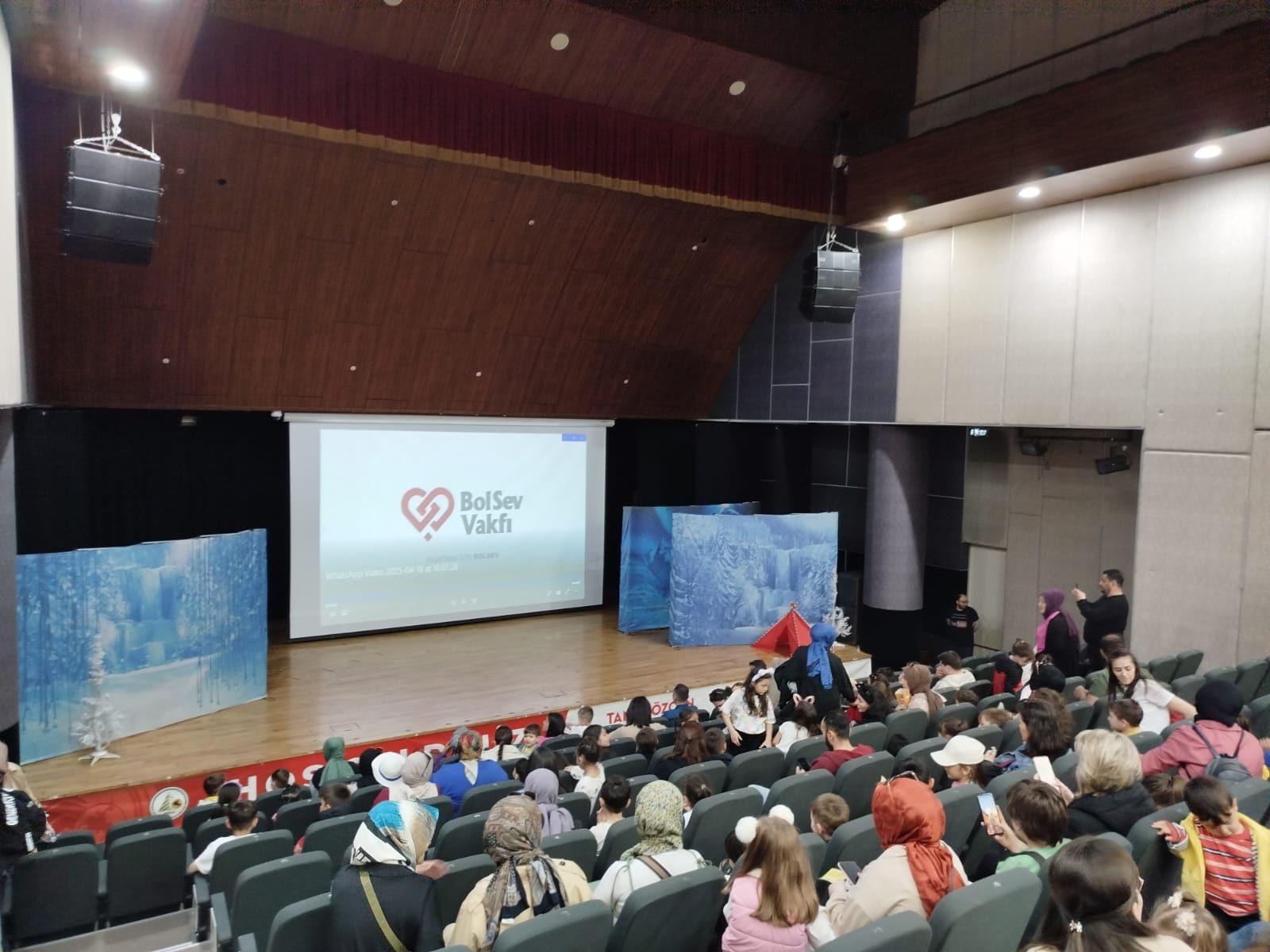 23 Nisan Tiyatro Etkinliği