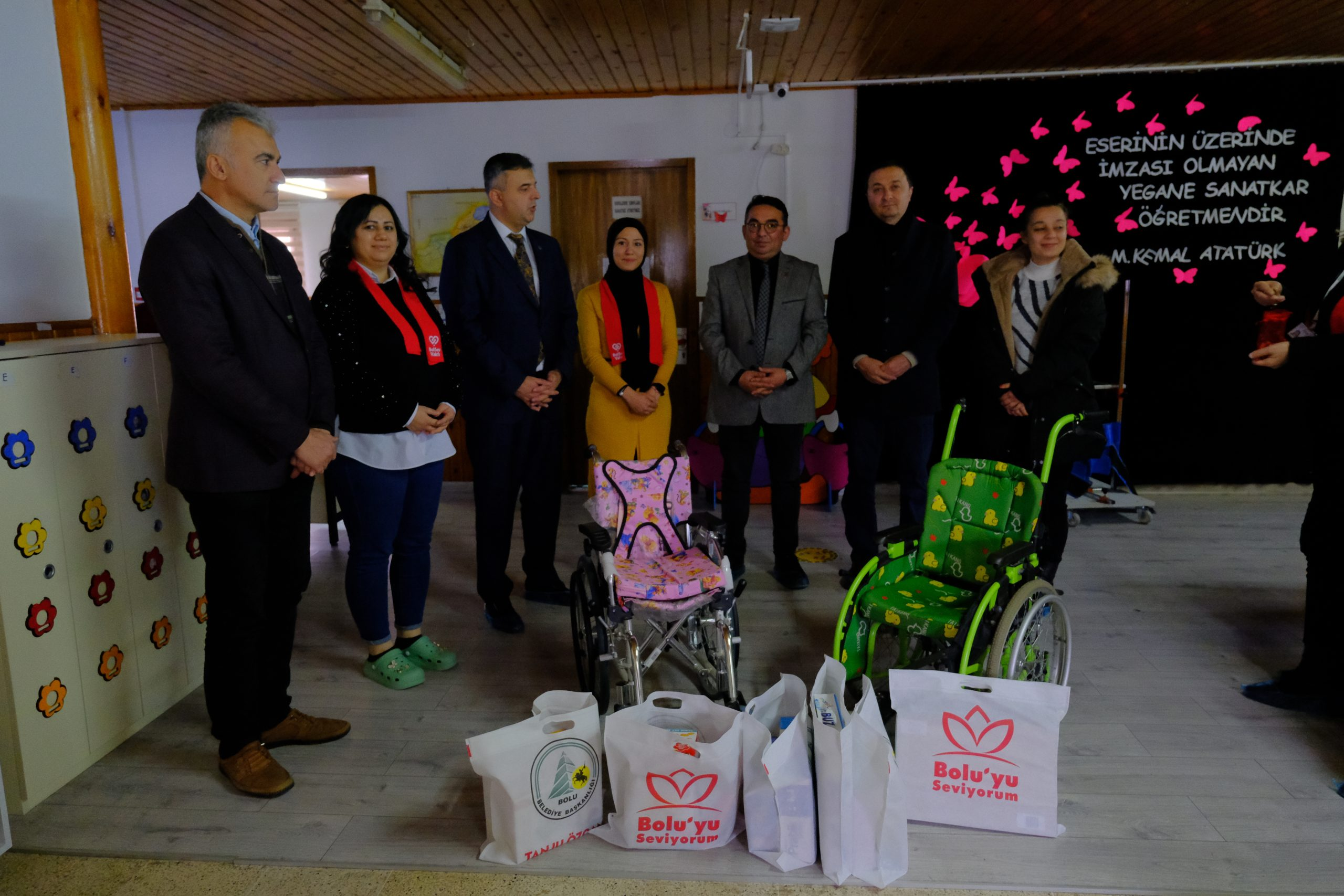 Tekerlekli Sandalye ve Özel Eğitimi Güçlendiren Eğitim Materyalleri Armağanı ile Engelliler Günü Etkinliği
